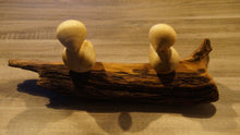 Afbeelding in Gallery-weergave laden, Handbewerkte houten sculptuur