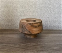 Afbeelding in Gallery-weergave laden, Handbewerkte waxinelichthouder